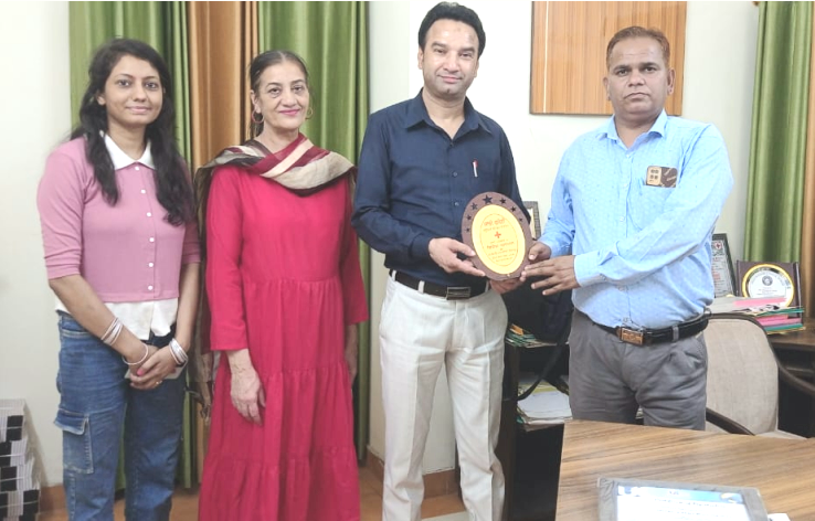 शीला देवी के परिवार ने साँझी रसोई को 26 हजार रुपये का राशन उपलब्ध कराया